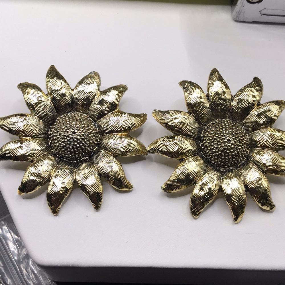 Vintage TARA flower earrings